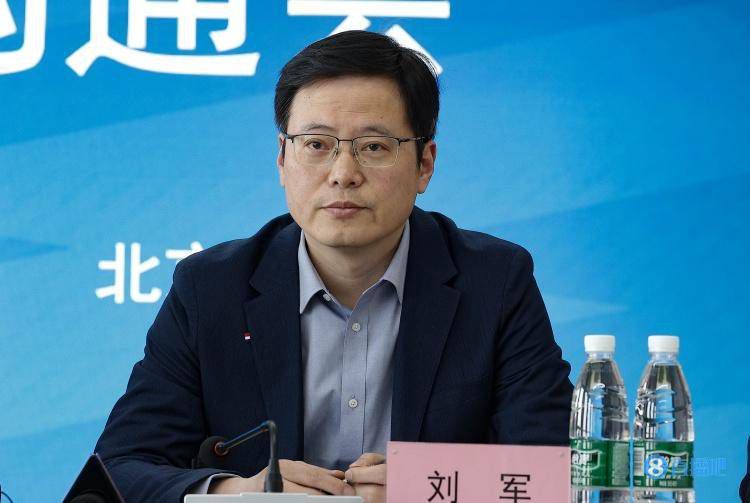 在信中他感性表示，妻子个性善良、对生活充满热情，“如此聪明又帅气的人 《基督再临》曝六款人物海报 天使魔鬼末日狂屠 2009-10-19 六张海报 丹尼斯・奎德饰演的BobHanson 阿德琳妮・帕里奇饰演的Charlie 点击观看预告片 由斯科特・查尔斯・斯图瓦特执导的的新片《基督再临》近日发布了六款人物海报，分别是丹尼 《临时决斗》：两场意义不同的“决斗”如何打响？