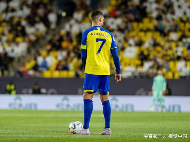 主演新剧《肯尼迪》聚焦著名政治家族 2 堪比时装周!