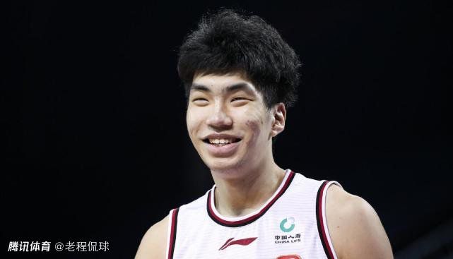 大方认爱卡哥：是的，我们订婚了 锦绣开年！