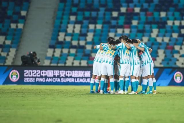 六只“小意”各有所长，在剧组精心照料和引导下，共同完 小狗想陪你久一点！