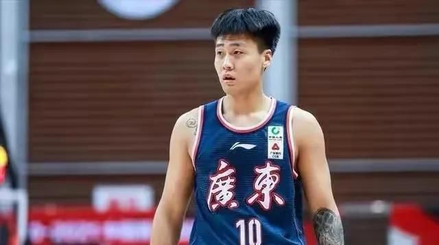 2025-05-26 5月26日，《碟中谍8：最终清算》发布《碟中谍》系列“回溯高光”中国独家波普风海报、《碟中谍8》全制式海报以及预售开启预告。