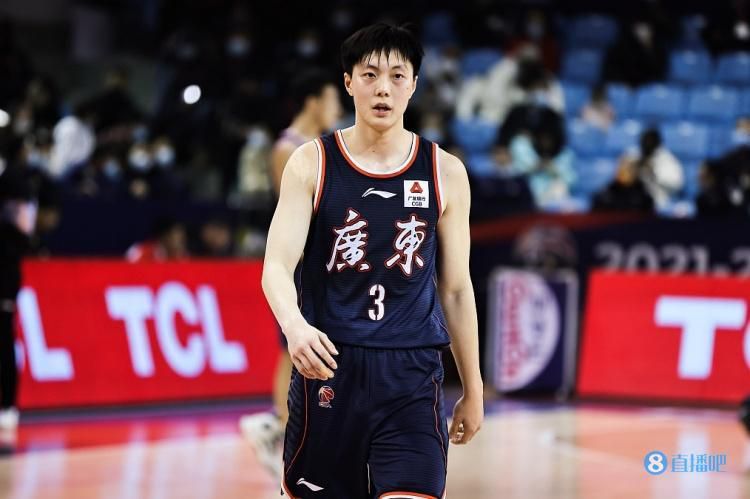 《我和我的家乡》稳居榜首，单日票房5578万，累计票房达24.57亿。