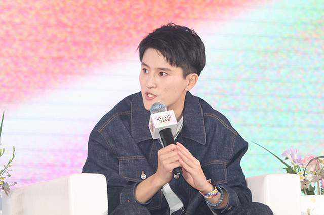 实际上这是女主角草雉素子在遭遇到袭击之后，重新修复义体，并重新上线的过程。