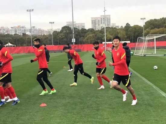 每一次凝视，都代表着一代代中国电影人矢志不渝地接力奋进。
