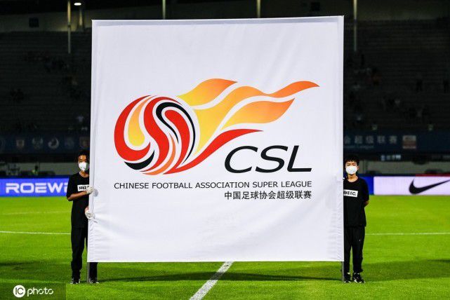 影片上映首周全网热度高居不下，微博、知乎、抖音等多平台热搜持续在榜，引发网友热烈讨论，口碑更是一路领跑同档期影片。