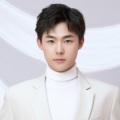 2020-10-28 《闪光少女》的2.5次元破壁or尴尬 听他们怎么说 2017-07-21 《闪光少女》的“2.5次元”究竟是二次元拥抱三次元的成功破壁，还是左右为难的蜜汁尴尬。