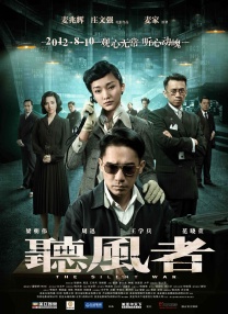 林志玲素颜露油皮貌似大婶 戴黑框眼镜宛如路人 2013-08-06 日前，林志玲出现在上海虹桥机场，当天林志玲戴着框架眼镜及口罩出现，在从工作人员手中接过机票之后，便前往安检区排队，在人群中林志玲与工作人员边走边聊，直至来到安检台摘下口罩后，记者才发现原来素颜的林志 林志玲飘逸白裙亮相活动 与人热聊显美女好人缘 2013-12-11 北京，12月10日，某品牌时尚活动。