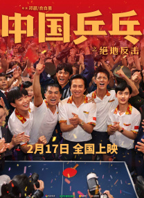 庭院里的那棵树是微观家庭与宏观宇宙的链接点，见证了生命的轮回。