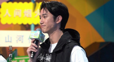 迷 《山河为证》：光影重现十四年抗战史诗 2025-08-21 为纪念中国人民抗日战争暨世界反法西斯战争胜利80周年，一系列影片如《南京照相馆》《东极岛》接连上映，而纪录电影《山河为证》以其广泛性与全面性脱颖而出。