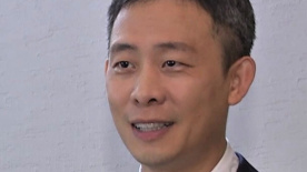 电影《线》曝海报 菅田将晖与小松菜奈再续前缘 2019-12-12 12月12日，由菅田将晖与小松菜奈主演的电影《线》（《糸》）发布主视觉海报，影片主要讲述了发生菅田将晖饰演的高桥涟和小松菜奈饰演的园田葵之间跨越30多年的爱情故事。